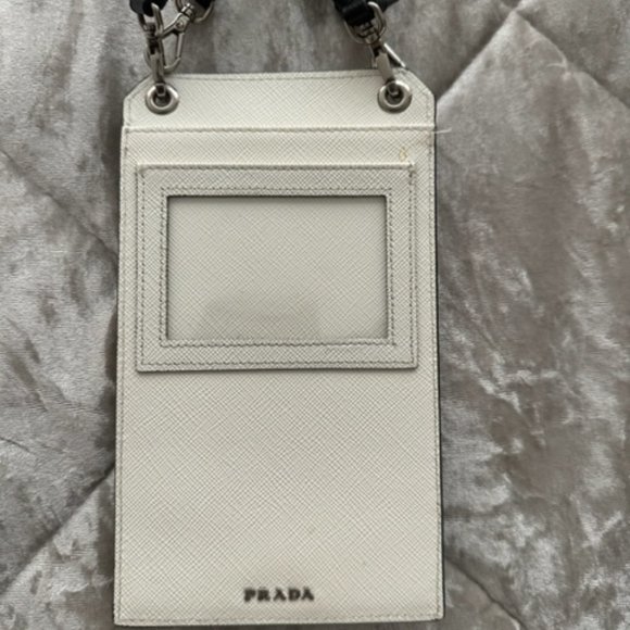 Prada - Picture 2 of 3